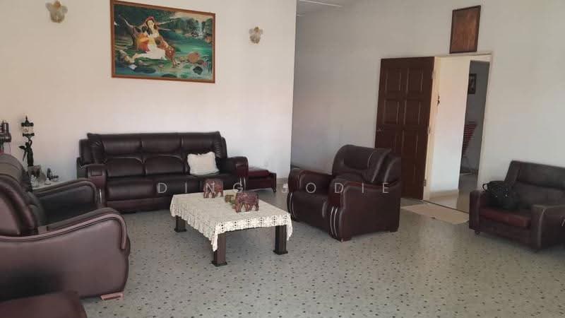 Bungalow House untuk Dijual di Port Dickson (Negeri Sembilan) - Ding Jodie - Living Room - PropertyGuru.com.my