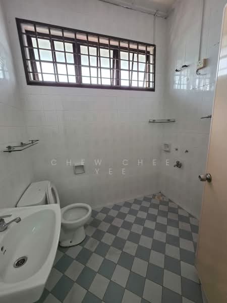 2-storey Terraced House for Sale in Taman Perling (Perling) - Chew Chee Yee - Bathroom - PropertyGuru.com.my