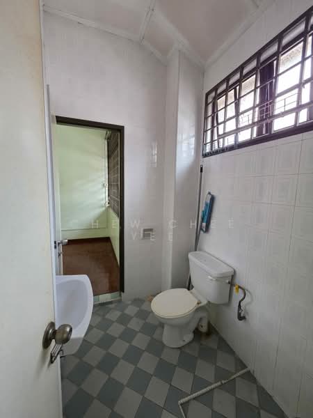 2-storey Terraced House for Sale in Taman Perling (Perling) - Chew Chee Yee - Bathroom - PropertyGuru.com.my