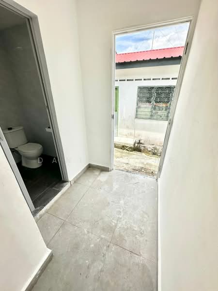 1-storey Terraced House for Sale in Kulai (Johor) - Daniel Yong - Bathroom - PropertyGuru.com.my