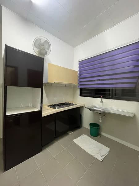 Jalan Kebun Nenas Bandar Putra 2 Klang untuk Untuk Dijual - RM 370,000, Apr 2026 - Kitchen - PropertyGuru.com.my
