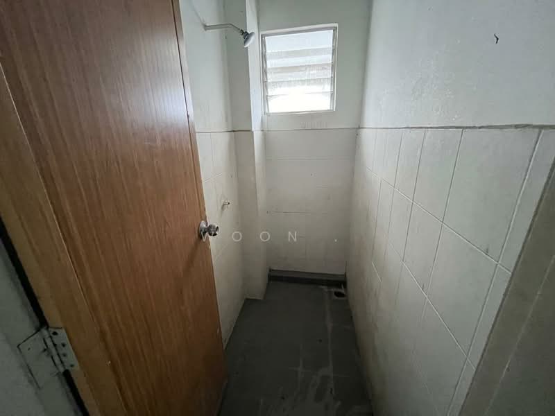 Office for Rent in Rembia (Melaka) - Woon . - Bathroom - PropertyGuru.com.my