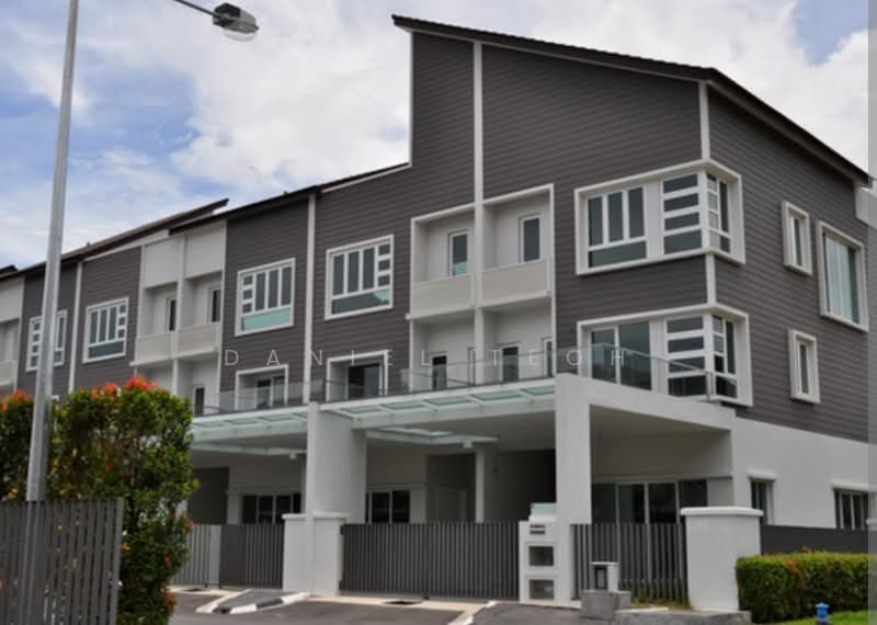 3-storey Terraced House for Sale in Tanjung Bungah (Penang) - Daniel Teoh - Exterior - PropertyGuru.com.my
