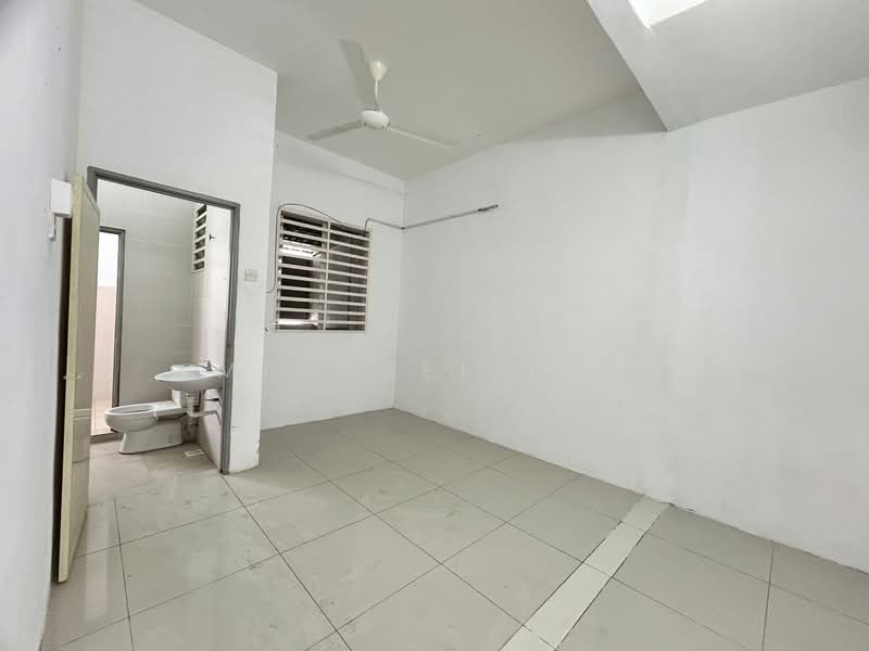 2-storey Terraced House for Sale in Klebang Ria (Chemor) - Michael Loh - Bathroom - PropertyGuru.com.my