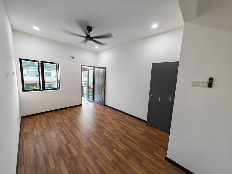 Taman Pasir Putih untuk Untuk Dijual - RM 438,000, Mac 2026 - Living Room - PropertyGuru.com.my