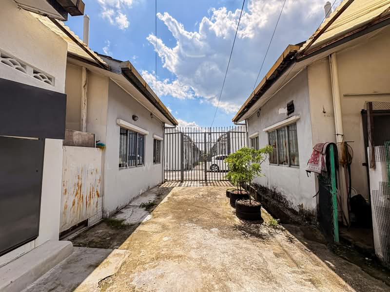 1-storey Terraced House for Sale in Bandar Putera 2 (Klang) - Salawati Busro - Exterior - PropertyGuru.com.my
