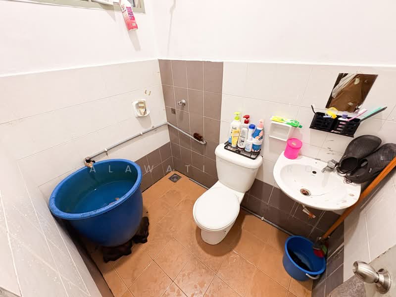 1-storey Terraced House for Sale in Bandar Putera 2 (Klang) - Salawati Busro - Bathroom - PropertyGuru.com.my