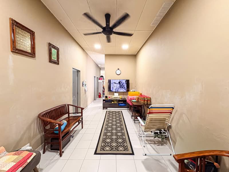 1-storey Terraced House for Sale in Bandar Putera 2 (Klang) - Salawati Busro - Living Room - PropertyGuru.com.my
