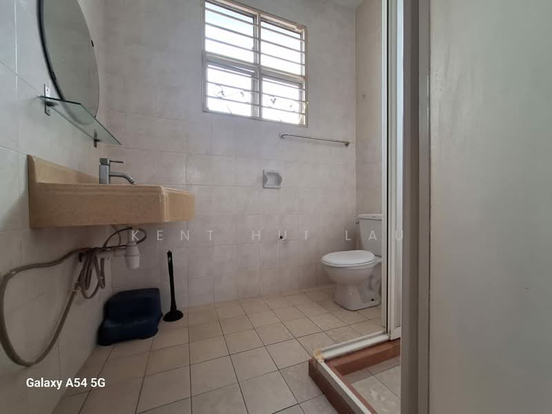 2-storey Terraced House for Sale in Seri Kembangan (Selangor) - KENT HUI LAU - Bathroom - PropertyGuru.com.my