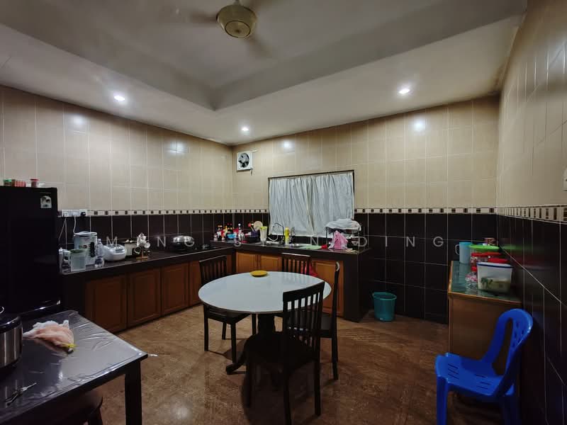 1.5-storey Terraced House for Sale in Bandar Bukit Raja (Klang) - Ming Syen Ding - Kitchen - PropertyGuru.com.my