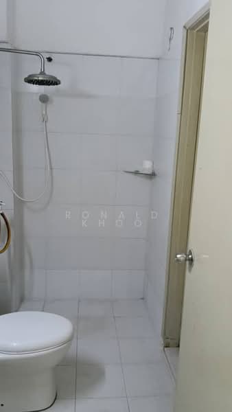 1.5-storey Terraced House for Sale in Usj 2 (Subang Jaya) - Ronald Khoo - Bathroom - PropertyGuru.com.my