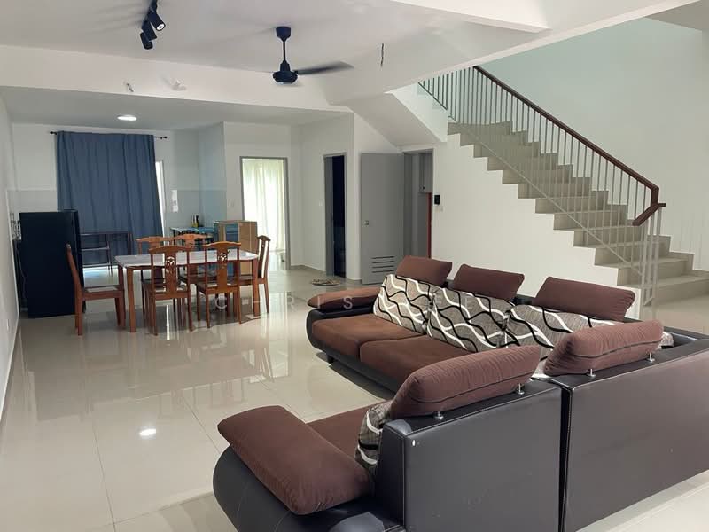 2-storey Terraced House for Rent in Bandar Gamuda Gardens (Rawang) - Chris See - Living Room - PropertyGuru.com.my