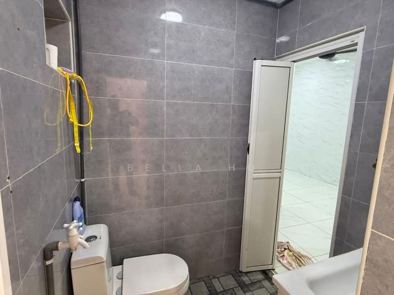 TAMAN PUTRI KULAI untuk Untuk Dijual - RM 428,000, Apr 2026 - Bathroom - PropertyGuru.com.my