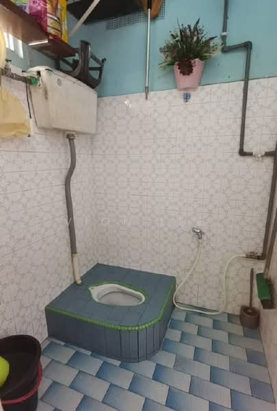 Flat for Sale at Flat Taman Ungku Tun Aminah - Vion Lee - Bathroom - PropertyGuru.com.my