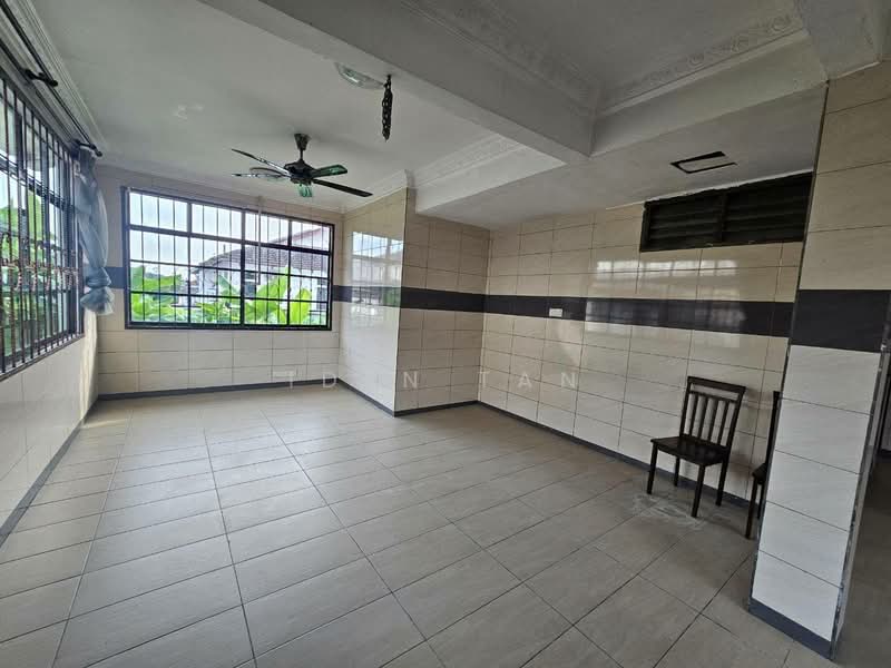 Bungalow for Sale in Taman Bukit Kempas (Tampoi) - Iden Tan - Living Room - PropertyGuru.com.my