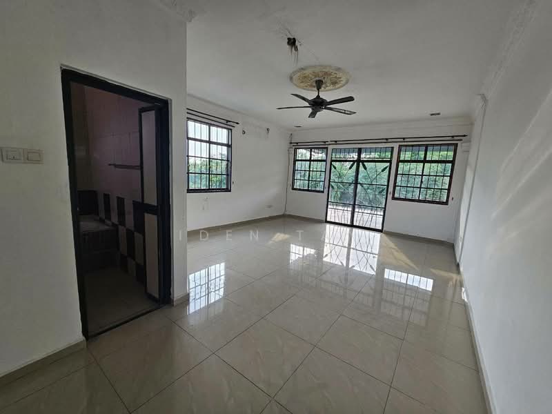Bungalow for Sale in Taman Bukit Kempas (Tampoi) - Iden Tan - Living Room - PropertyGuru.com.my