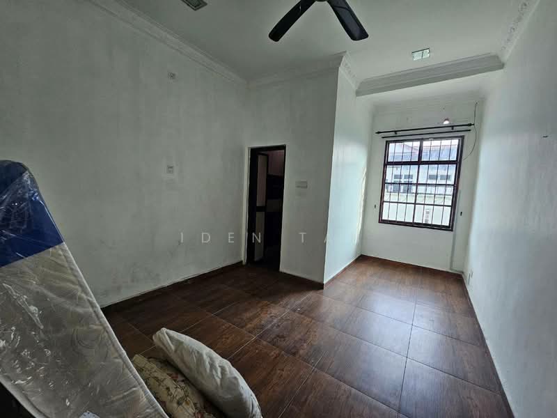 Bungalow for Sale in Taman Bukit Kempas (Tampoi) - Iden Tan - Living Room - PropertyGuru.com.my