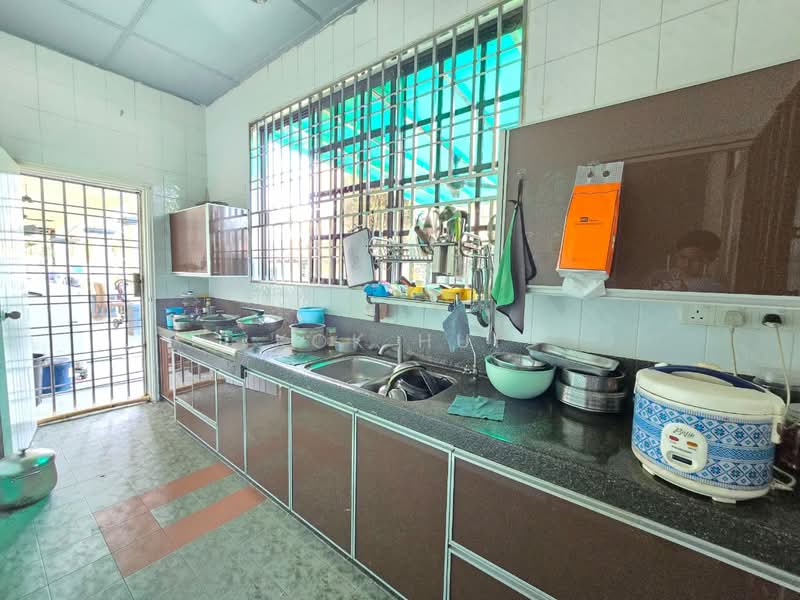 2-storey Terraced House for Sale in Taman Pelangi Indah (Ulu Tiram) - Kok Hui - Kitchen - PropertyGuru.com.my