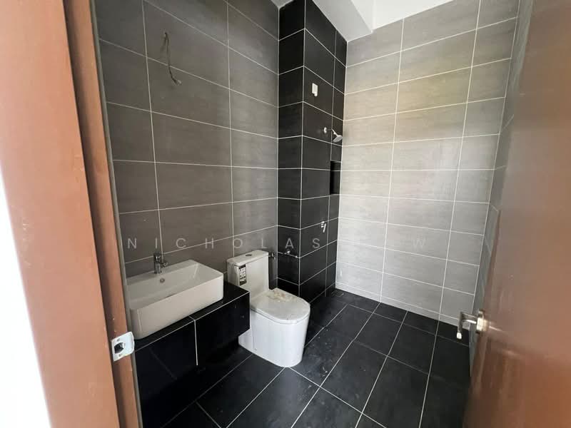2-storey Terraced House for Rent in Taman Seri Austin (Tebrau) - Nicholas Low - Bathroom - PropertyGuru.com.my