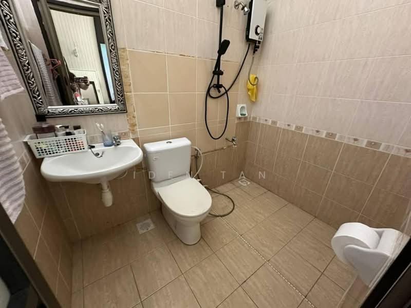 Semi-Detached House for Sale in Taman Impian Emas (Skudai) - Iden Tan - Bathroom - PropertyGuru.com.my