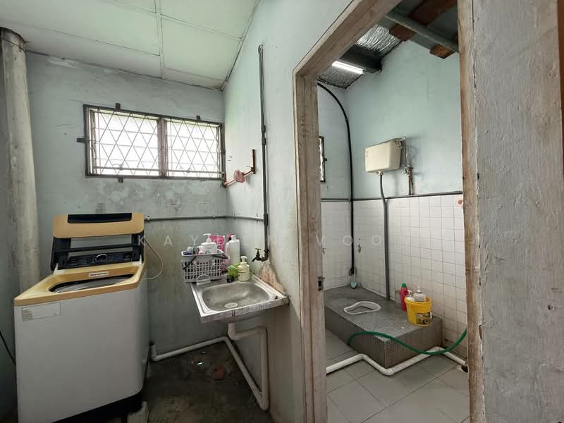 Terrace Factory for Rent in Tampoi (Johor) - Kayden Voon - Bathroom - PropertyGuru.com.my