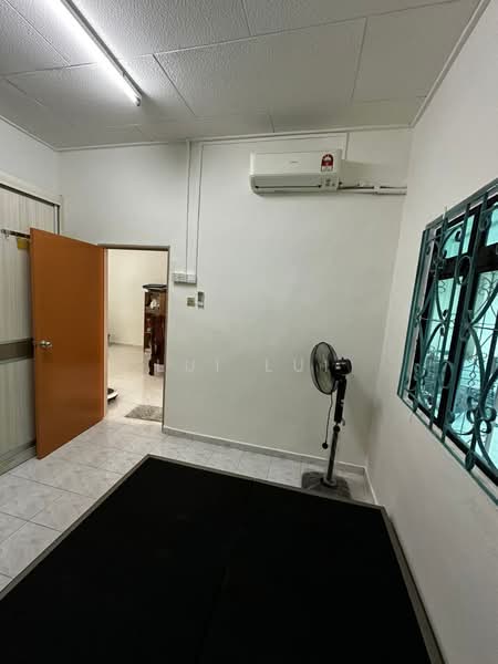 1-storey Terraced House for Rent in Taman Ungku Tun Aminah (Skudai) - Lui Lui - Bedroom - PropertyGuru.com.my