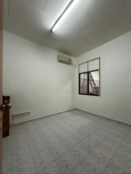 1-storey Terraced House for Rent in Taman Ungku Tun Aminah (Skudai) - Lui Lui - Bedroom - PropertyGuru.com.my