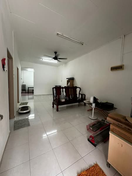 1-storey Terraced House for Rent in Taman Ungku Tun Aminah (Skudai) - Lui Lui - Living Room - PropertyGuru.com.my