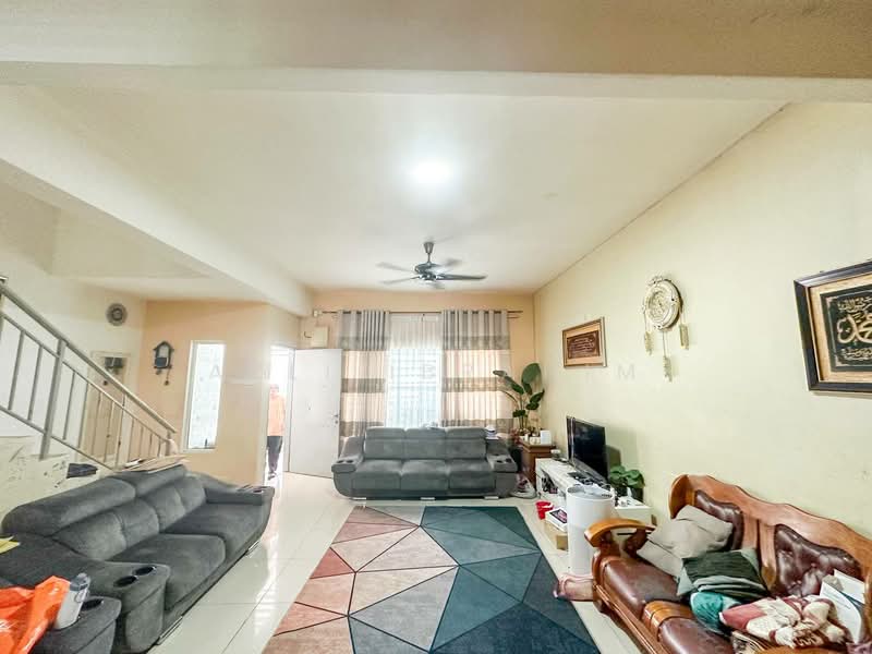 2-storey Terraced House for Sale in Taman Emas (Dengkil) - Azli Ibrahim - Living Room - PropertyGuru.com.my
