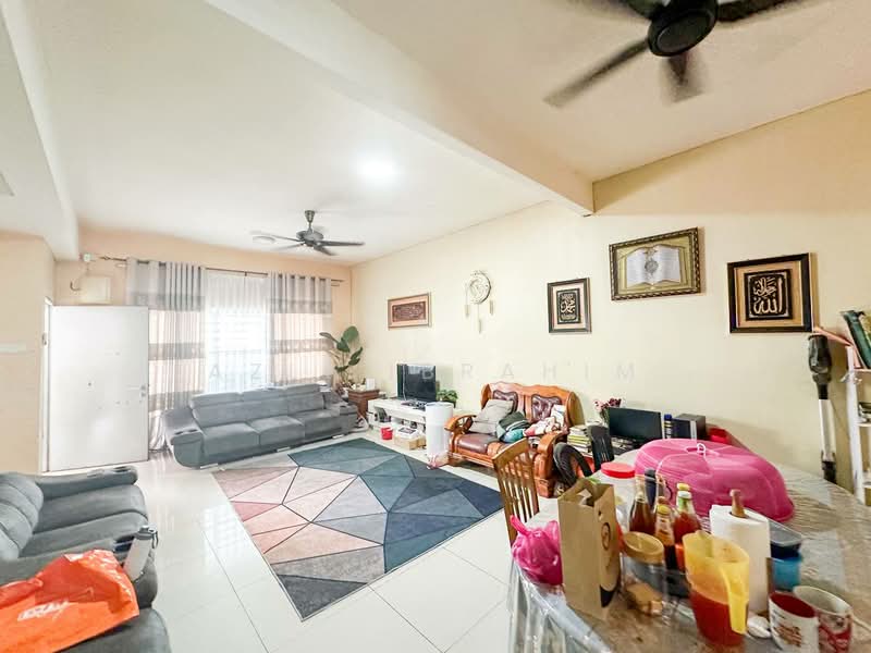 2-storey Terraced House for Sale in Taman Emas (Dengkil) - Azli Ibrahim - Living Room - PropertyGuru.com.my
