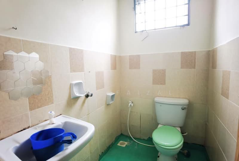 Apartment for Sale at Zamrud Apartment - Mohd Faizal - Bathroom - PropertyGuru.com.my