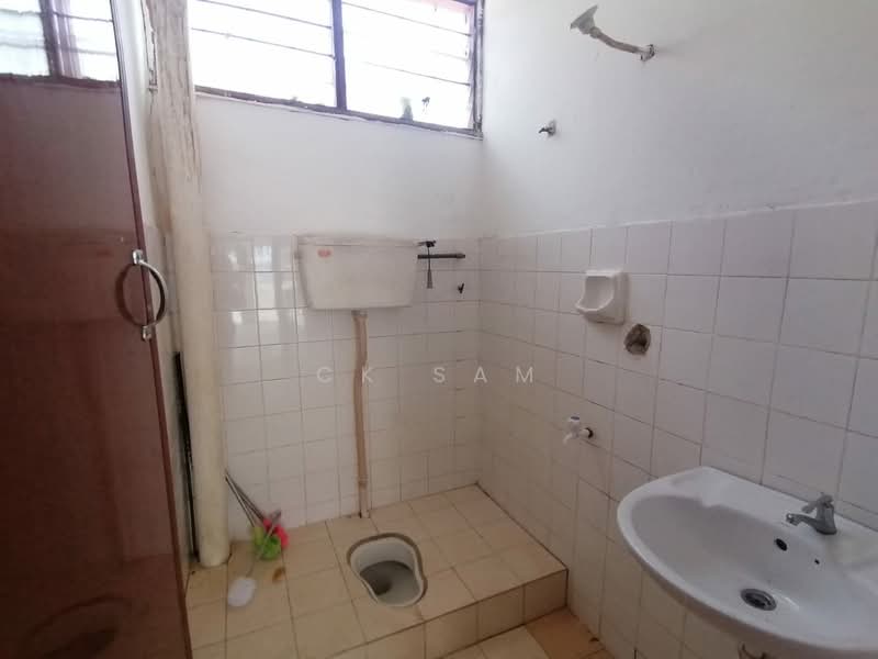 2-storey Terraced House for Sale in Bandar Bukit Beruntung (Bukit Beruntung) - CK Sam - Bathroom - PropertyGuru.com.my