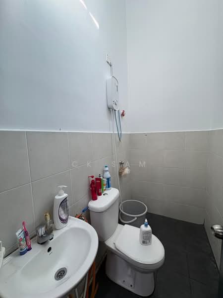 2-storey Terraced House for Sale in Taman Scientex Rawang (Rawang) - CK Sam - Bathroom - PropertyGuru.com.my