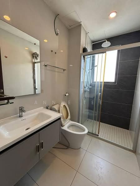 Bay Point @ Country Garden Danga Bay untuk Untuk Disewa - RM 2,000 /bulan, Feb 2026 - Bathroom - PropertyGuru.com.my