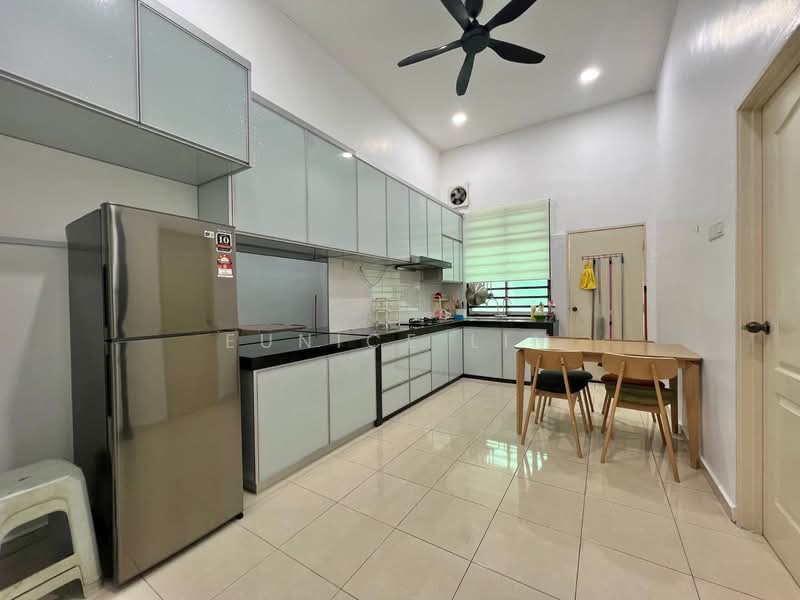 1-storey Terraced House for Rent in Muar (Johor) - Eunice Lim - Kitchen - PropertyGuru.com.my