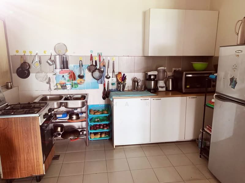 Service Residence for Sale at Garden @ One South - Emma R - Kitchen - PropertyGuru.com.my