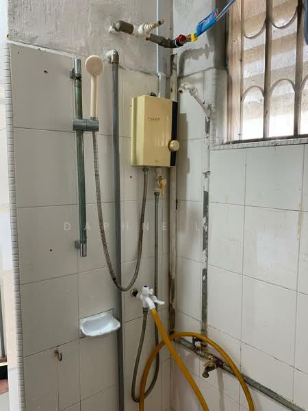 Flat Taman Ungku Tun Aminah untuk Untuk Disewa - RM 750 /bulan, Feb 2026 - Bathroom - PropertyGuru.com.my