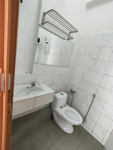 Condominium for Sale at Ferringhi Delima Condominium - Kaze Kang - Bathroom - PropertyGuru.com.my