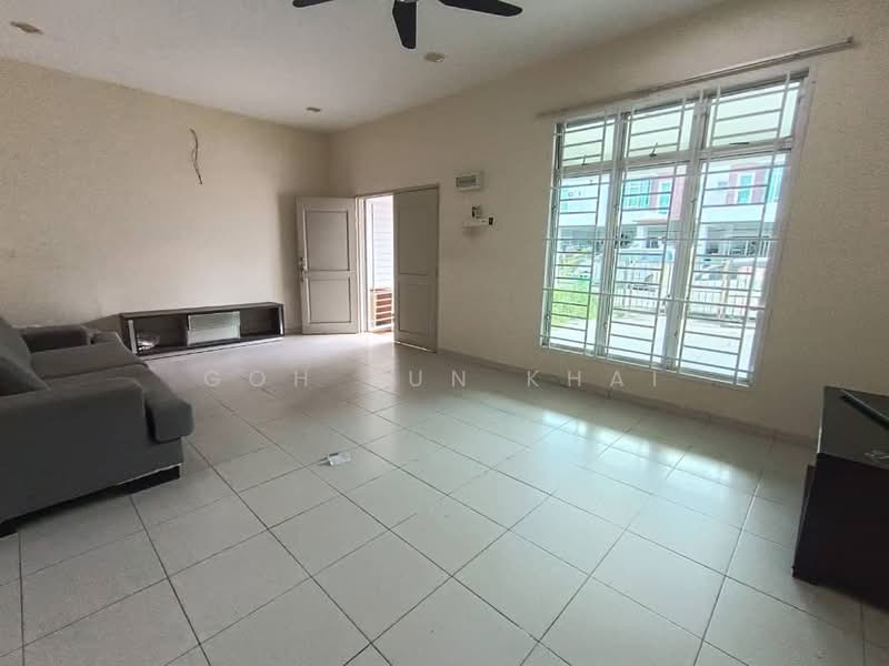 Partially Furnished 2 Storey Terrace @ Taman Angkasa Nuri untuk Untuk Disewa - RM 1,200 /bulan, Feb 2026 - Living Room - PropertyGuru.com.my