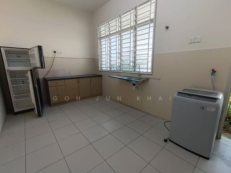Partially Furnished 2 Storey Terrace @ Taman Angkasa Nuri untuk Untuk Disewa - RM 1,200 /bulan, Feb 2026 - Kitchen - PropertyGuru.com.my