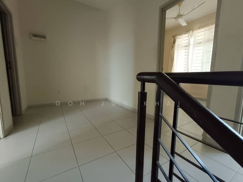 Partially Furnished 2 Storey Terrace @ Taman Angkasa Nuri untuk Untuk Disewa - RM 1,200 /bulan, Feb 2026 - Interior - PropertyGuru.com.my