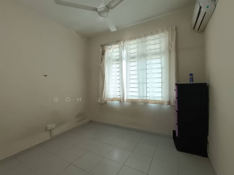 Partially Furnished 2 Storey Terrace @ Taman Angkasa Nuri untuk Untuk Disewa - RM 1,200 /bulan, Feb 2026 - Interior - PropertyGuru.com.my