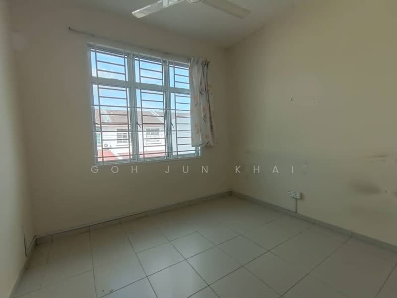 Partially Furnished 2 Storey Terrace @ Taman Angkasa Nuri untuk Untuk Disewa - RM 1,200 /bulan, Feb 2026 - Interior - PropertyGuru.com.my