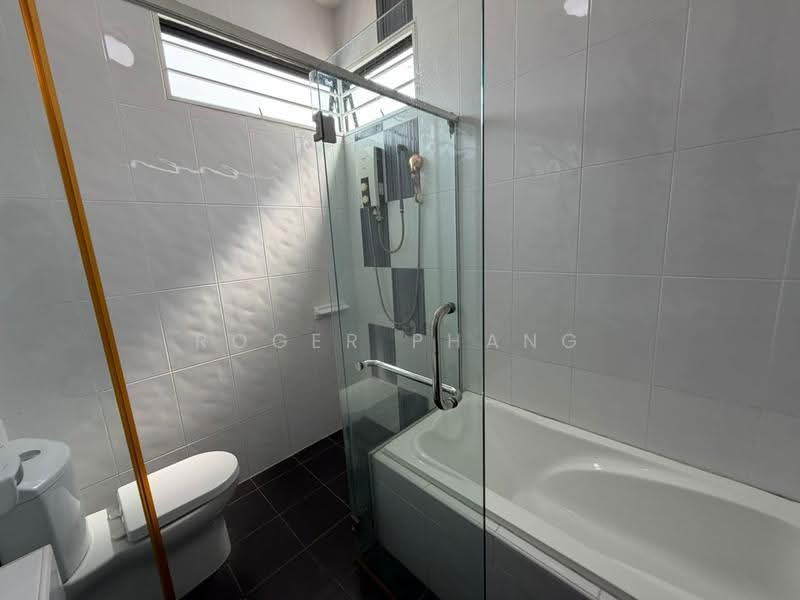2-storey Terraced House for Sale in Setia Indah (Setia Alam) - Roger Phang - Bathroom - PropertyGuru.com.my