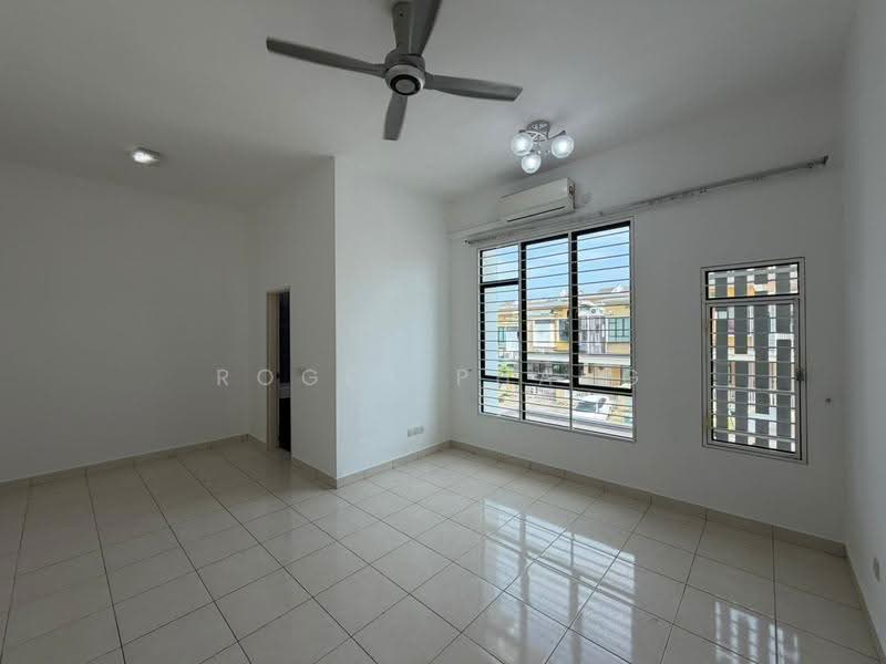 2-storey Terraced House for Sale in Setia Indah (Setia Alam) - Roger Phang - Living Room - PropertyGuru.com.my