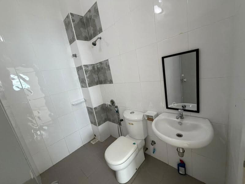 2-storey Terraced House for Sale in Setia Indah (Setia Alam) - Roger Phang - Bathroom - PropertyGuru.com.my