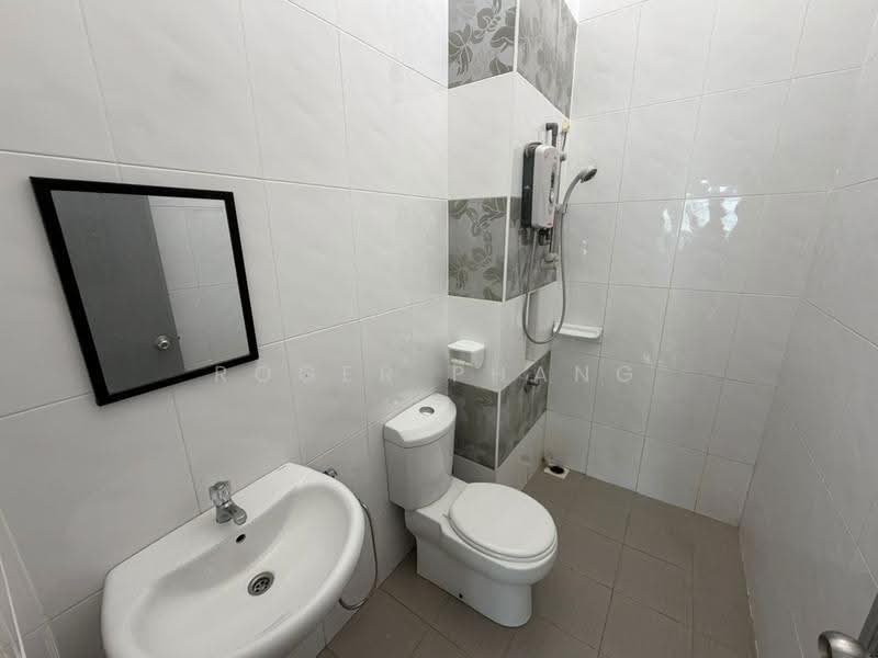 2-storey Terraced House for Sale in Setia Indah (Setia Alam) - Roger Phang - Bathroom - PropertyGuru.com.my