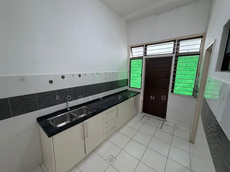 2-storey Terraced House for Sale in Setia Indah (Setia Alam) - Roger Phang - Kitchen - PropertyGuru.com.my