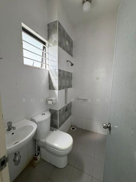 2-storey Terraced House for Sale in Setia Indah (Setia Alam) - Roger Phang - Bathroom - PropertyGuru.com.my