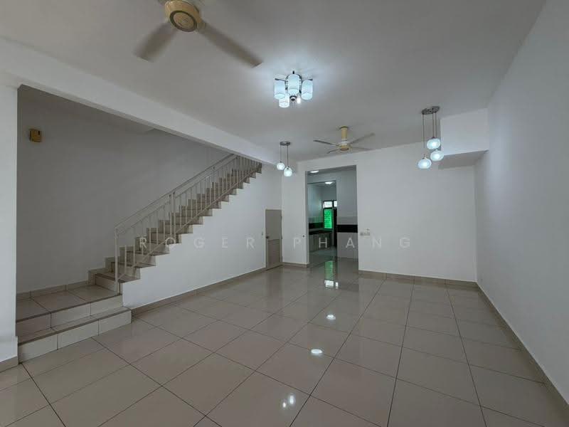 2-storey Terraced House for Sale in Setia Indah (Setia Alam) - Roger Phang - Living Room - PropertyGuru.com.my
